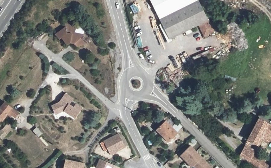 Vue aérienne du Rond-point anonyme n°149029682
