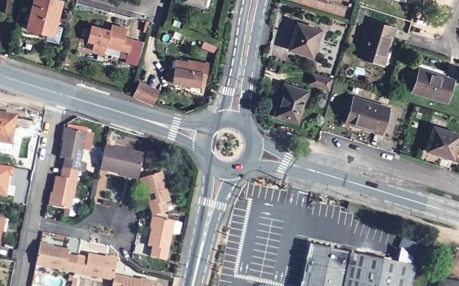 Vue aérienne du Rond-point anonyme n°149077458