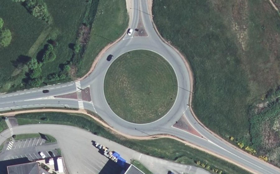 Vue aérienne du Rond-point anonyme n°149077499