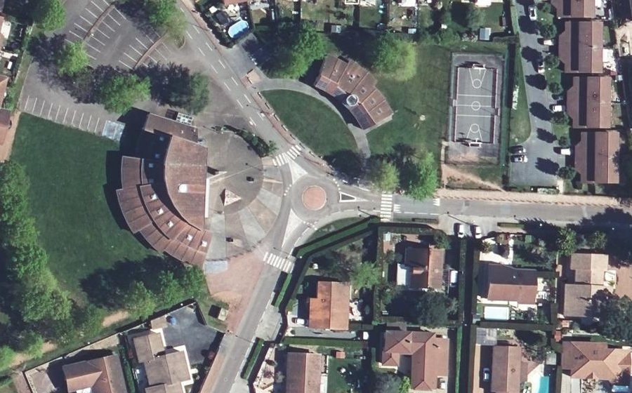 Vue aérienne du Rond-point anonyme n°149081899