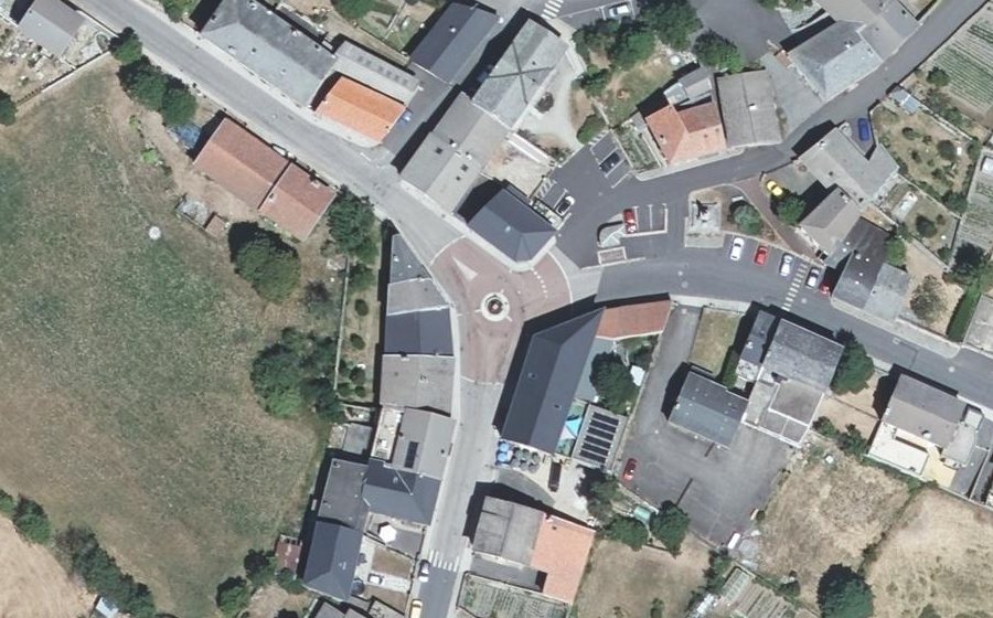 Vue aérienne du Rond-point anonyme n°149094870