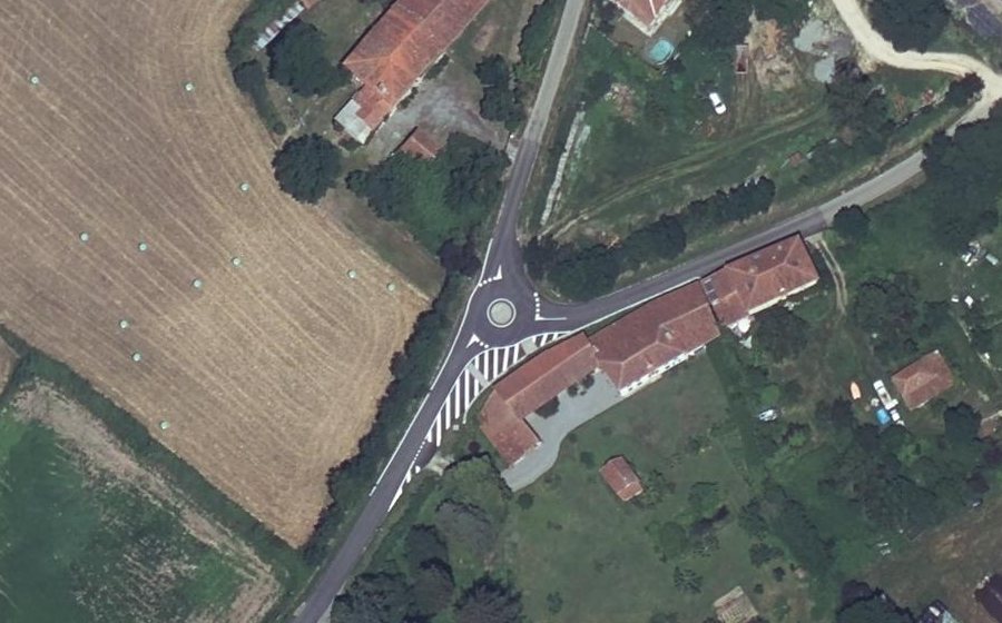 Vue aérienne du Rond-point anonyme n°1491150151
