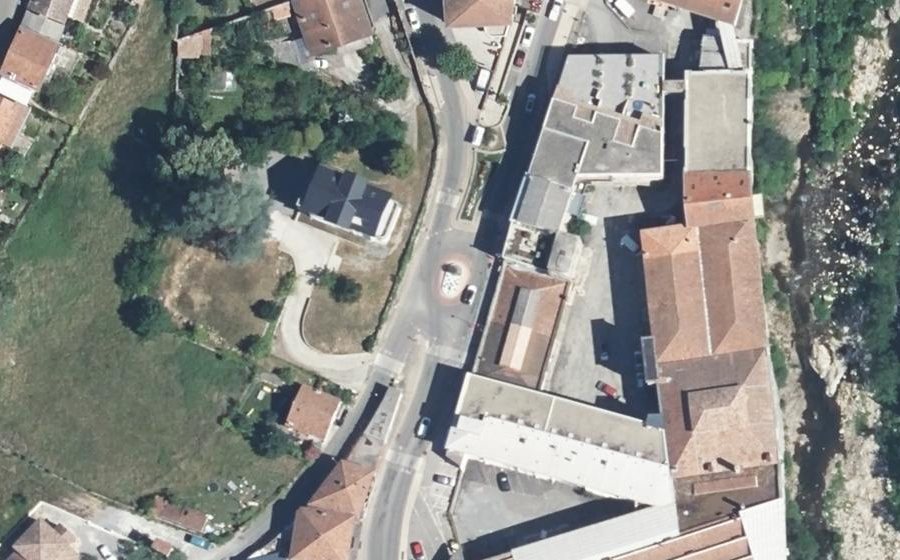 Vue aérienne du Rond-point anonyme n°149115658