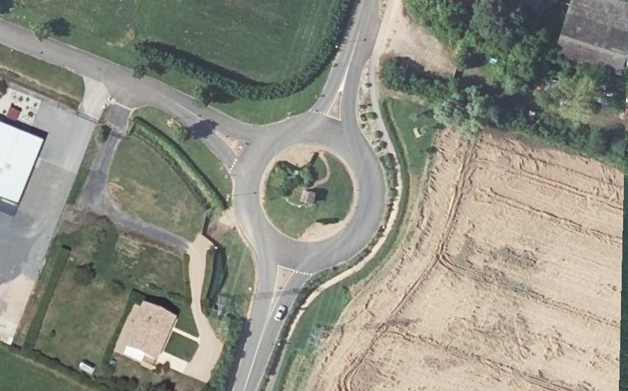 Vue aérienne du Rond-point anonyme n°149119184