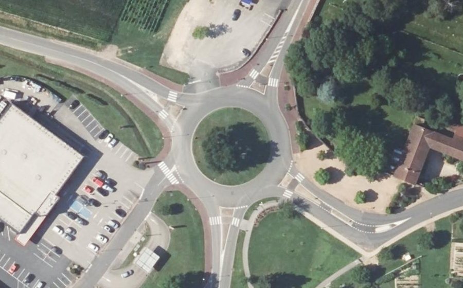 Vue aérienne du Rond-point anonyme n°149119196