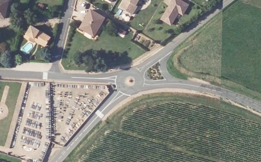 Vue aérienne du Rond-point anonyme n°149142496