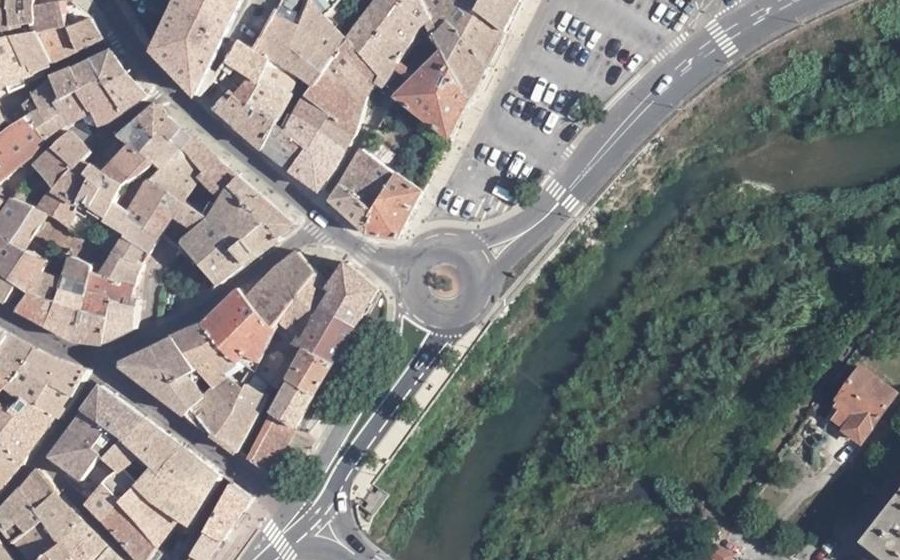 Vue aérienne du Rond-point anonyme n°149148743