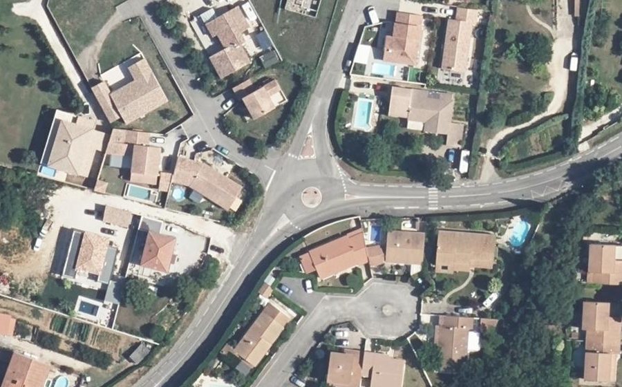 Vue aérienne du Rond-point anonyme n°149148748