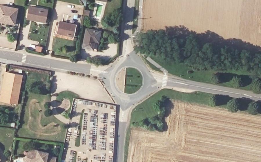 Vue aérienne du Rond-point anonyme n°149149077