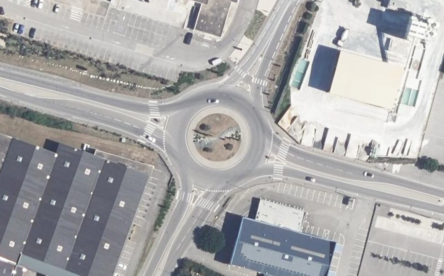 Vue aérienne du Rond-point anonyme n°149166108