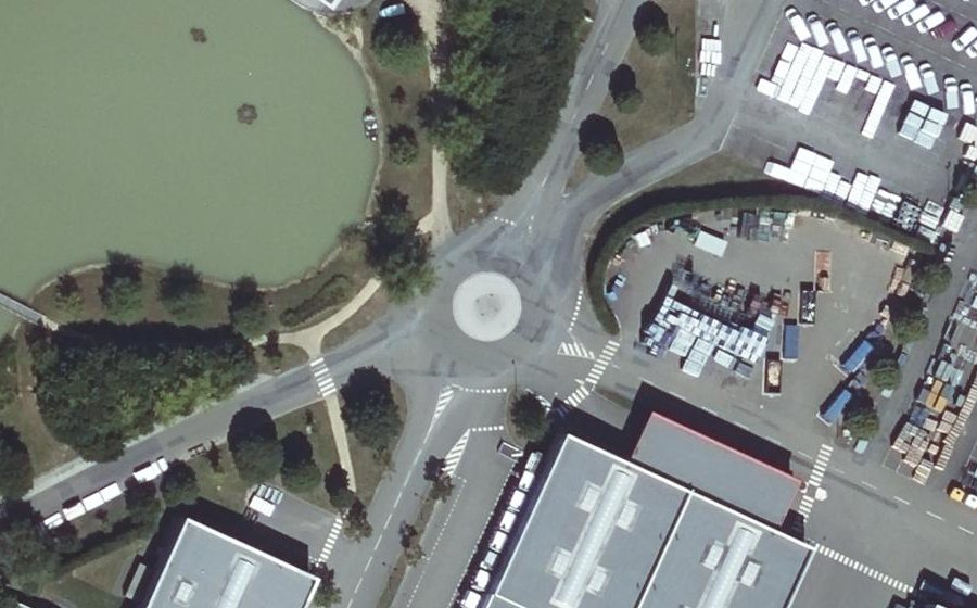 Vue aérienne du Rond-point anonyme n°149184695
