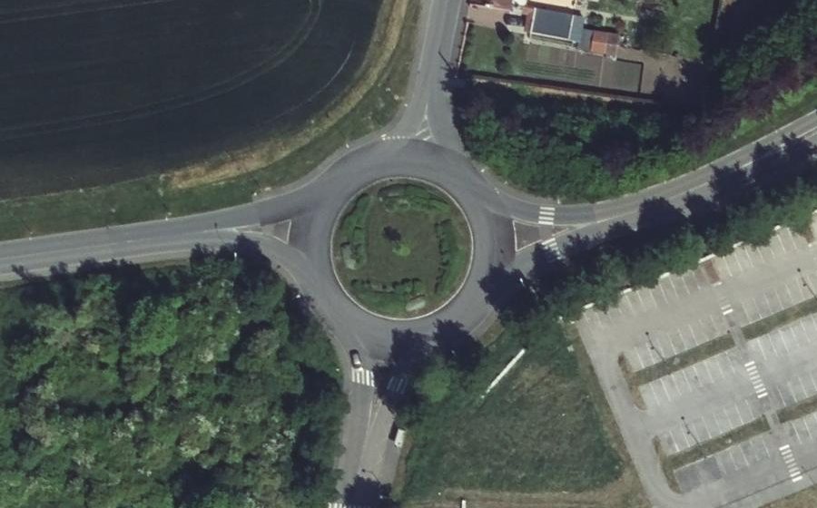 Vue aérienne du Rond-point anonyme n°149199695