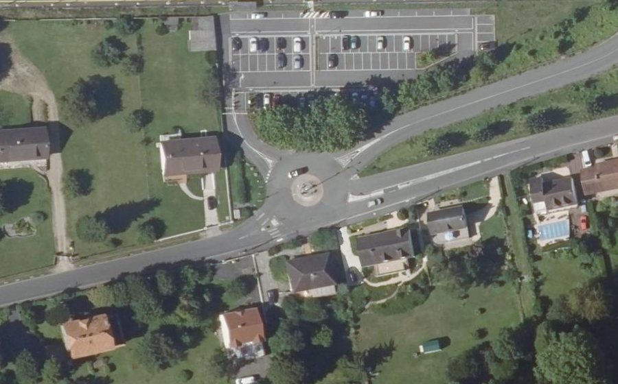 Vue aérienne du Rond-point anonyme n°149219032