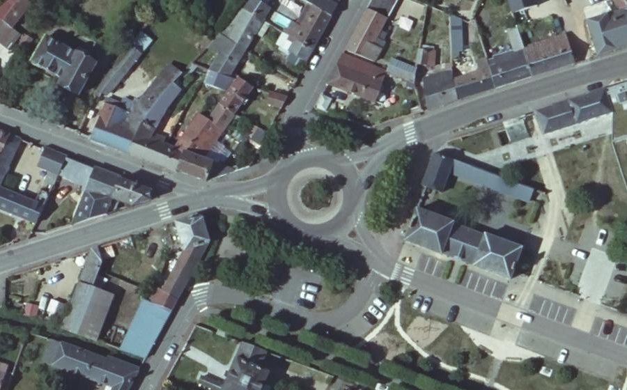 Vue aérienne du Rond-point anonyme n°149222755