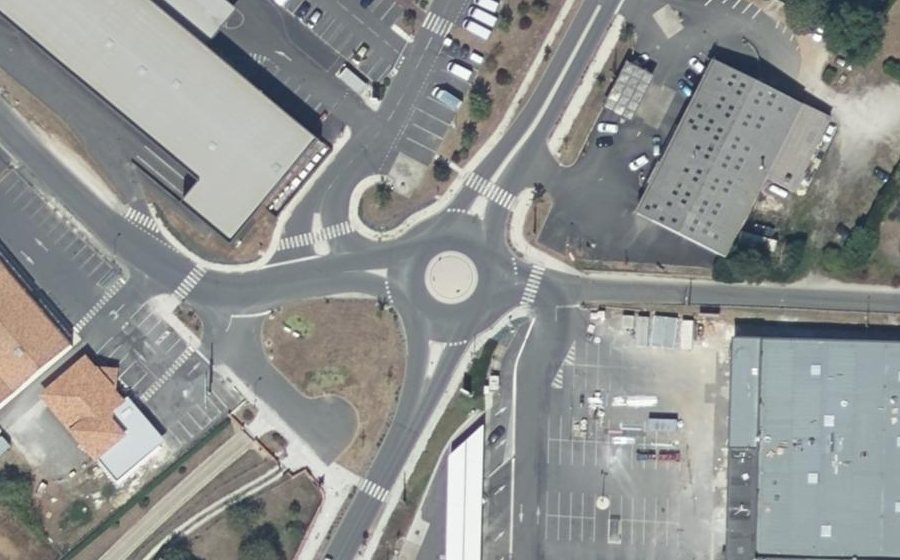 Vue aérienne du Rond-point anonyme n°1492438305