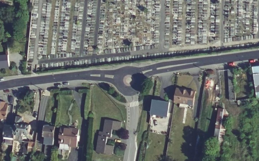 Vue aérienne du Rond-point anonyme n°149252383