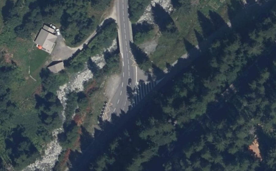 Vue aérienne du Rond-point anonyme n°1492547830