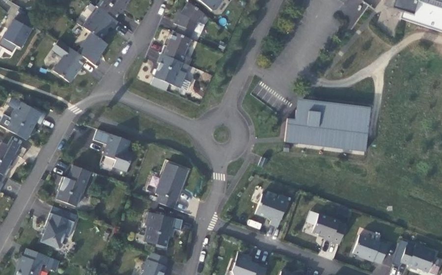 Vue aérienne du Rond-point anonyme n°149256072