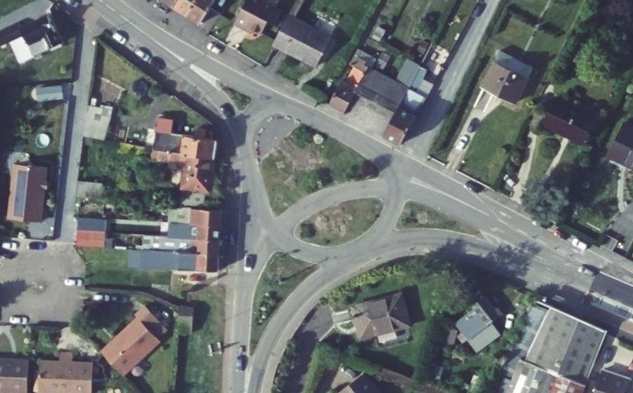 Vue aérienne du Rond-point anonyme n°149257652