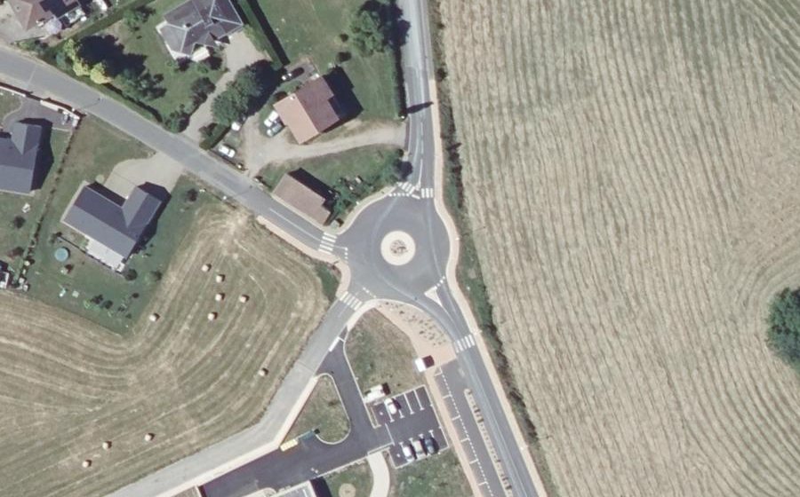 Vue aérienne du Rond-point anonyme n°1492606283