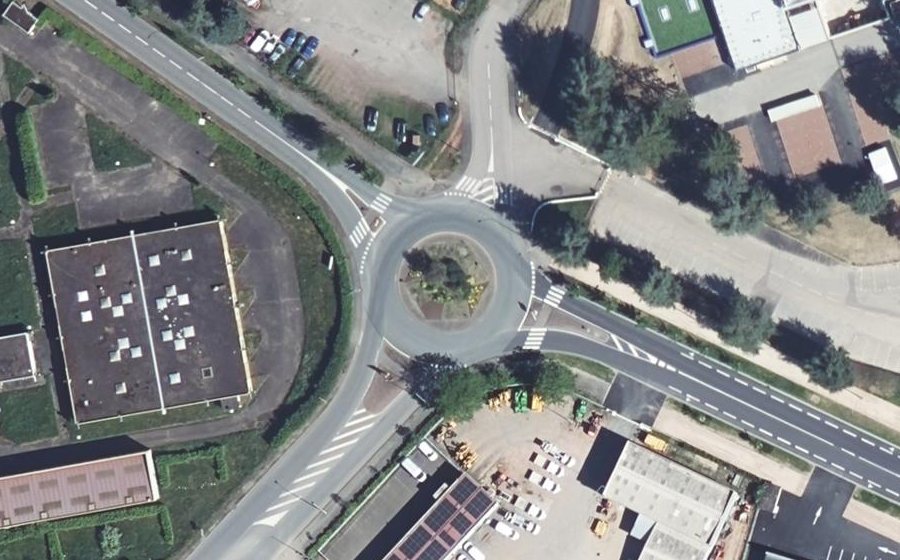 Vue aérienne du Rond-point anonyme n°149310829