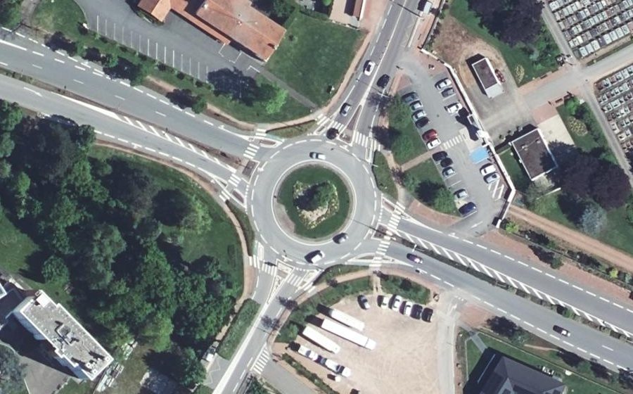 Vue aérienne du Rond-point anonyme n°149310830