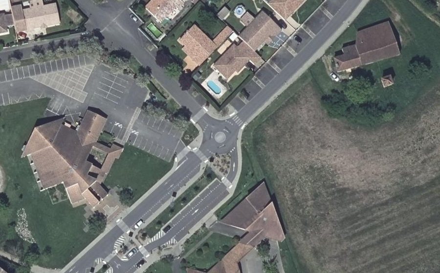 Vue aérienne du Rond-point anonyme n°1493336619