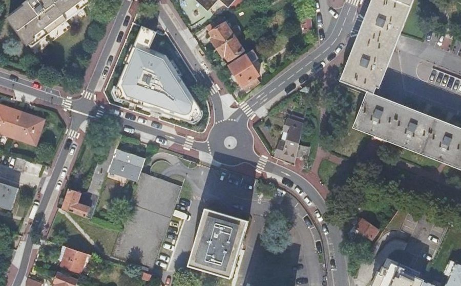 Vue aérienne du Rond-point anonyme n°1493740134
