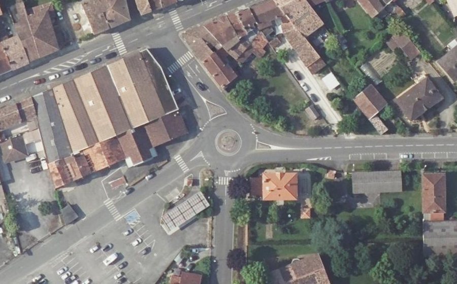 Vue aérienne du Rond-point anonyme n°149379238