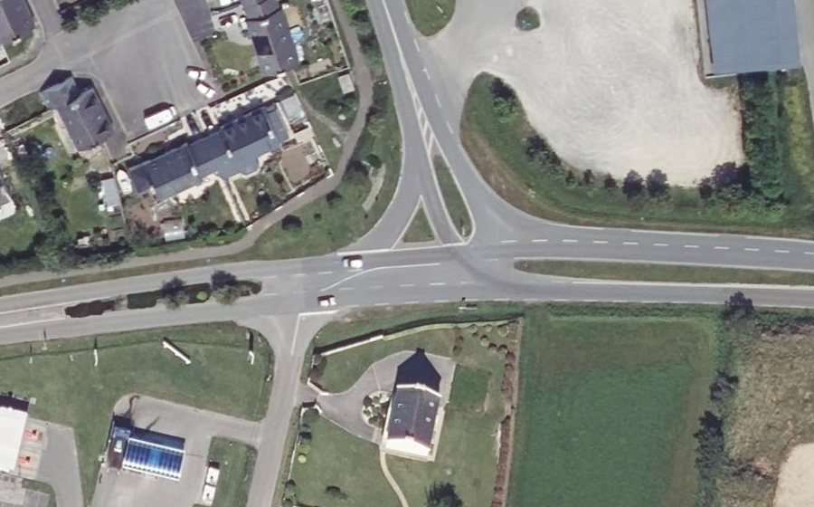 Vue aérienne du Rond-point anonyme n°1493897316