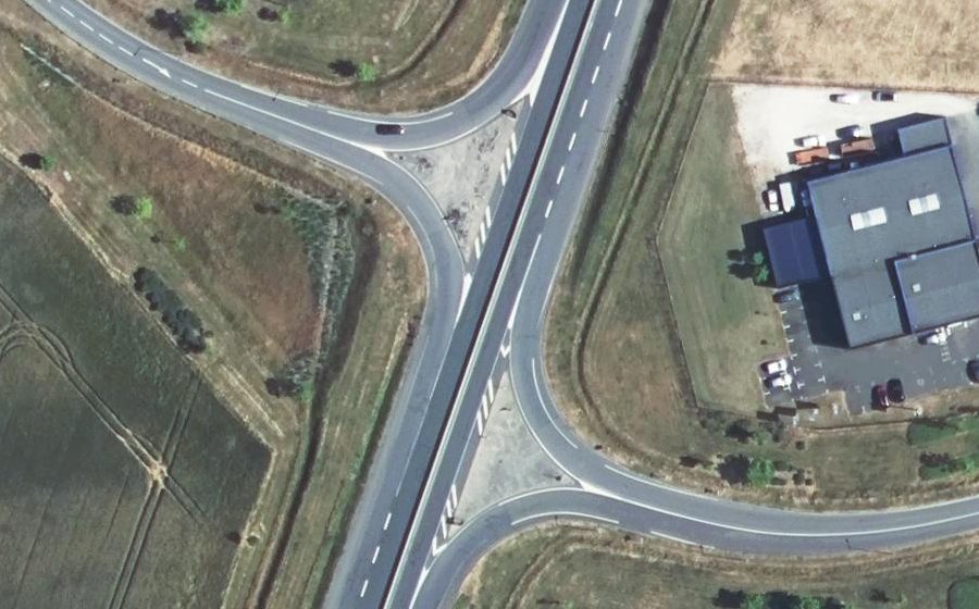 Vue aérienne du Rond-point anonyme n°1493958636