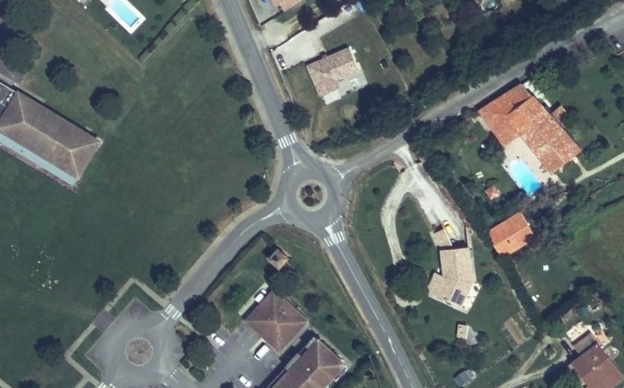 Vue aérienne du Rond-point anonyme n°149401621