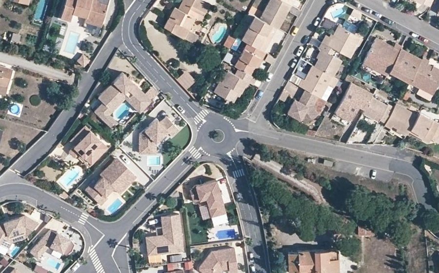 Vue aérienne du Rond-point anonyme n°149403974