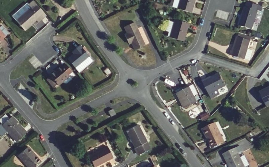 Vue aérienne du Rond-point anonyme n°149414834