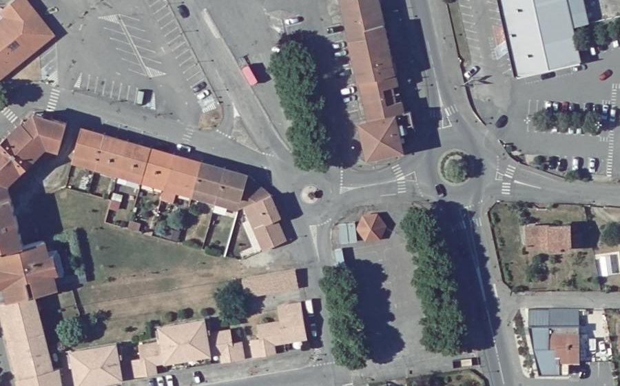 Vue aérienne du Rond-point anonyme n°149421908