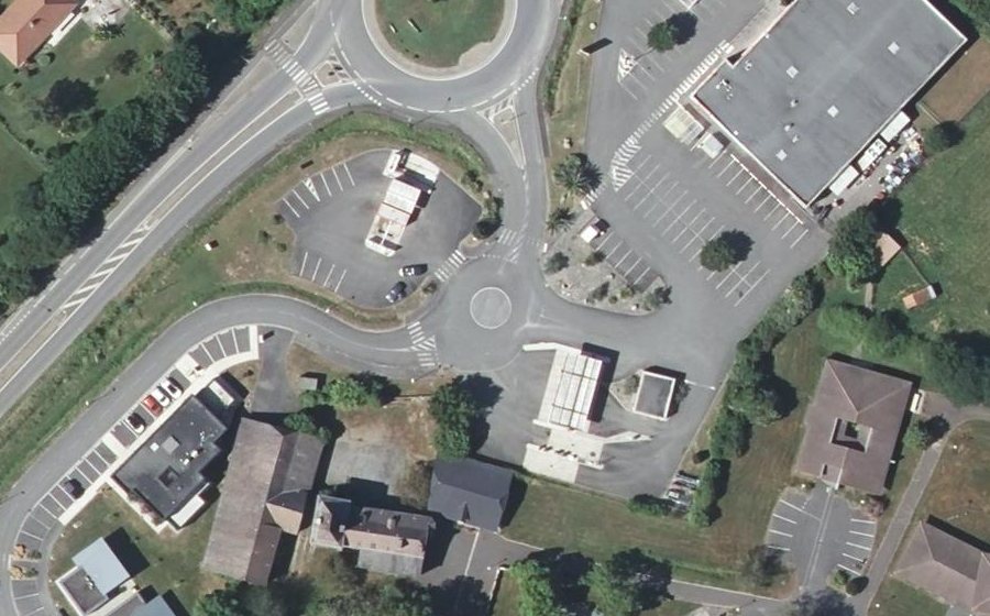 Vue aérienne du Rond-point anonyme n°149429858