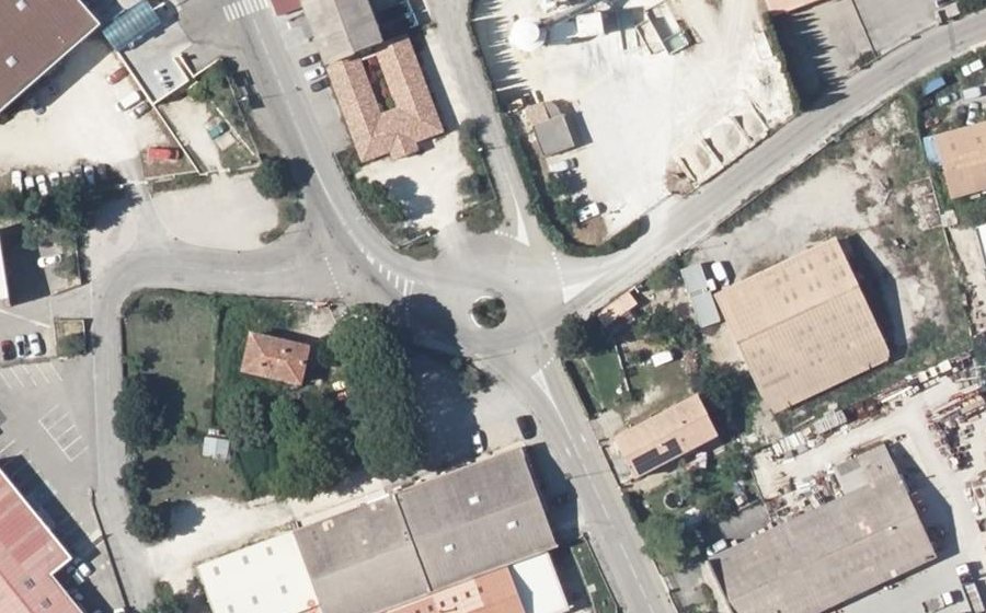 Vue aérienne du Rond-point anonyme n°149462129
