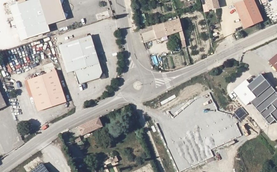 Vue aérienne du Rond-point anonyme n°149462132