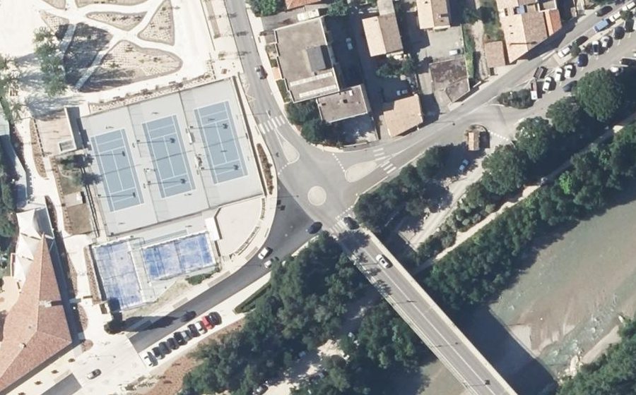Vue aérienne du Rond-point anonyme n°149465419