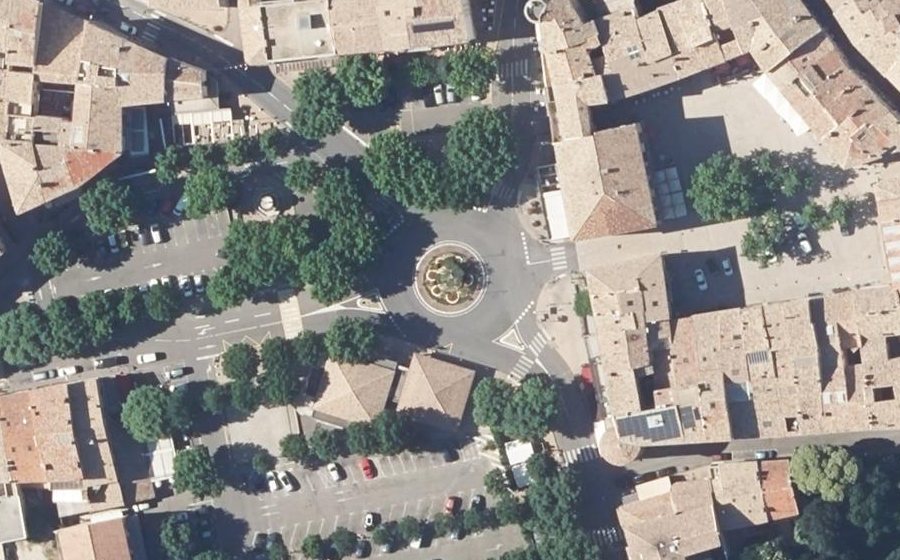 Vue aérienne du Rond-point anonyme n°149473924