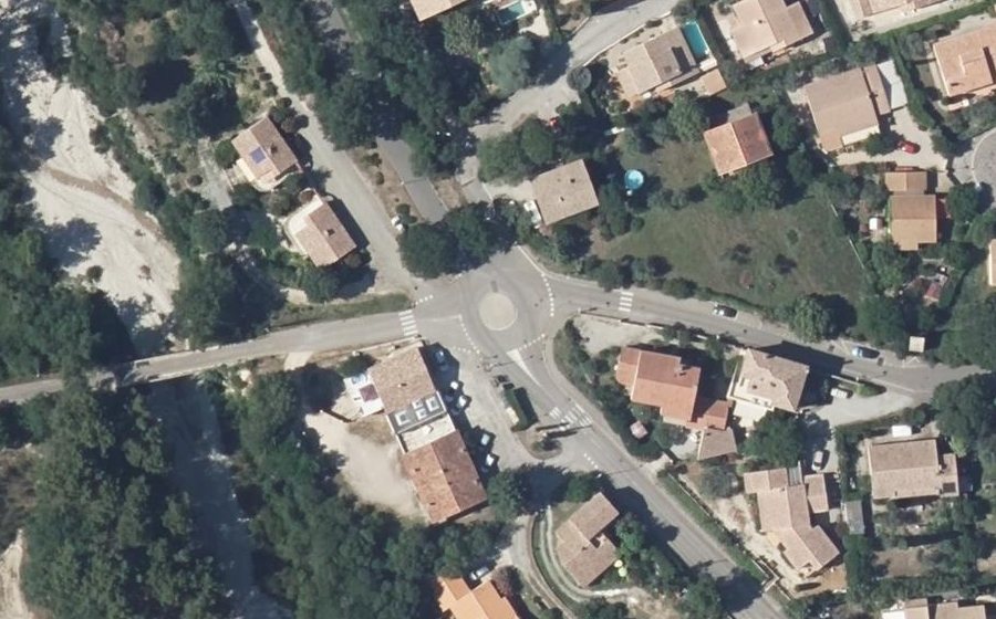 Vue aérienne du Rond-point anonyme n°149473941