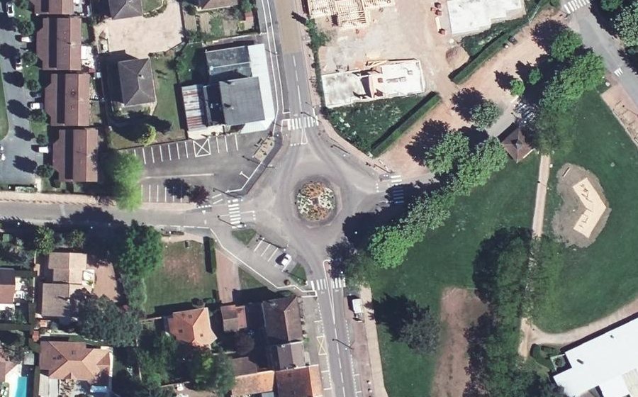 Vue aérienne du Rond-point anonyme n°149506394