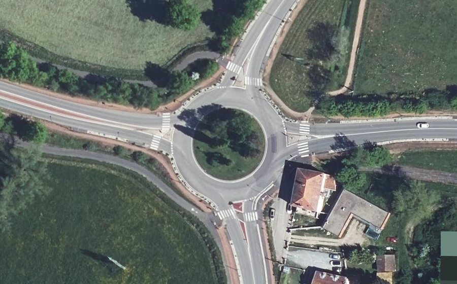 Vue aérienne du Rond-point anonyme n°149506449