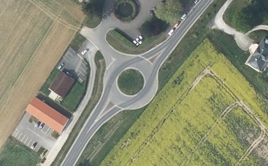 Vue aérienne du Rond-point anonyme n°149540477