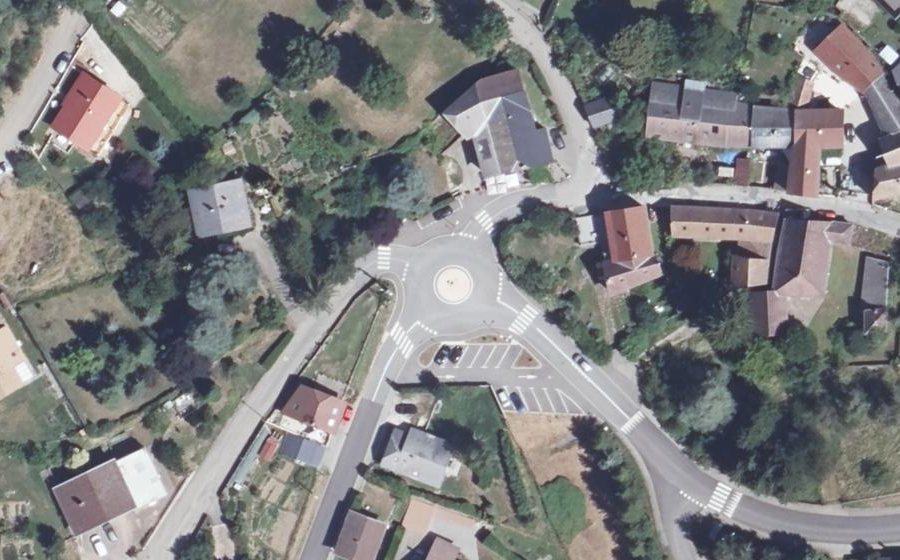 Vue aérienne du Rond-point anonyme n°149555054