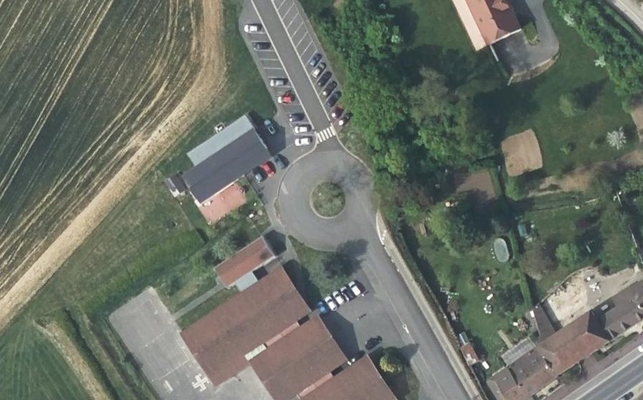 Vue aérienne du Rond-point anonyme n°149570881