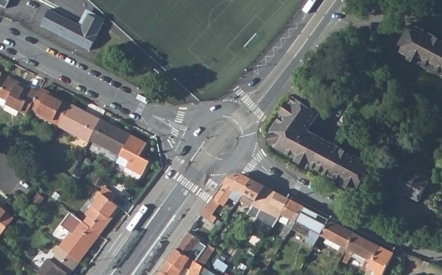 Vue aérienne du Rond-point anonyme n°149572537