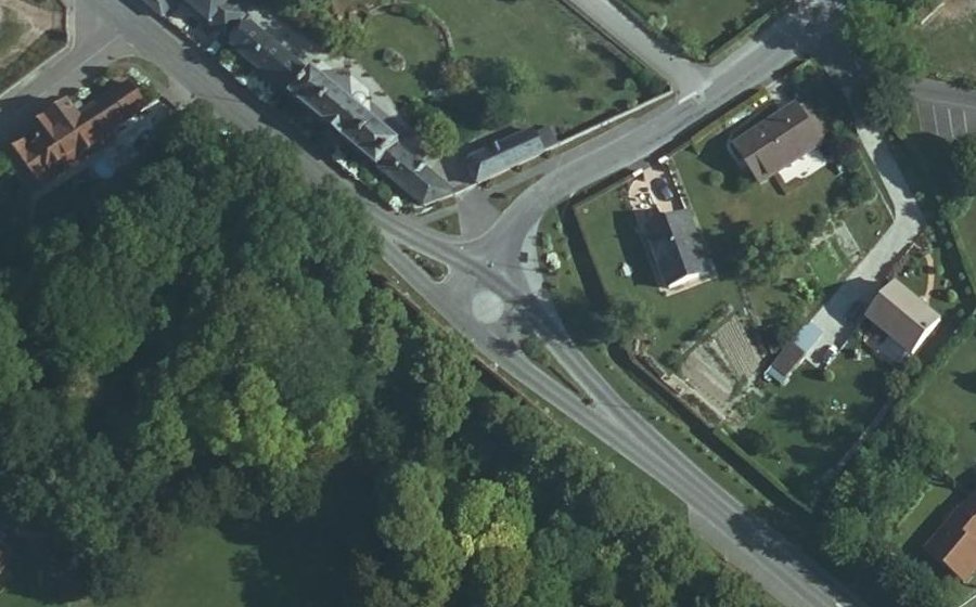 Vue aérienne du Rond-point anonyme n°1495890910
