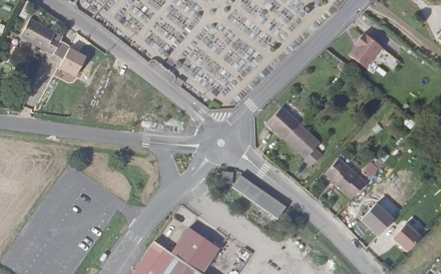 Vue aérienne du Rond-point anonyme n°149589543