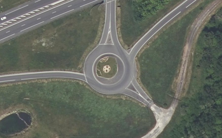 Vue aérienne du Rond-point anonyme n°149621040